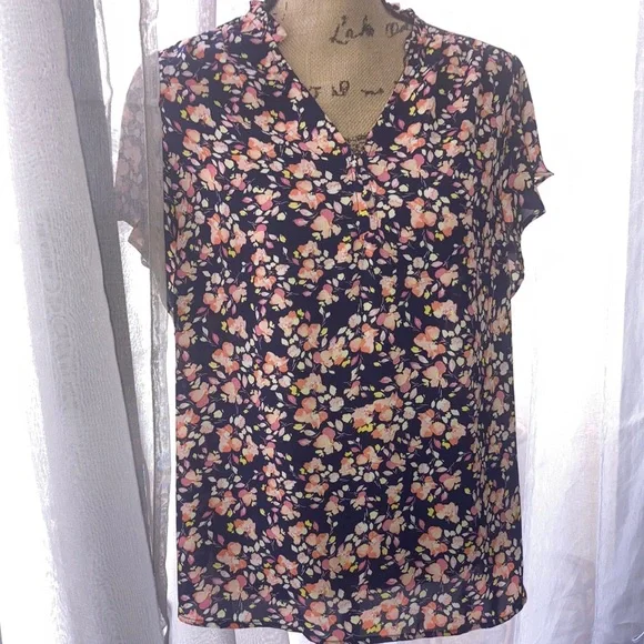 Women's Floral, V-Neck Shirt 👚 - Picture 1 of 8